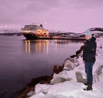 Die Hurtigruten in Kirkenes mittags um 12Uhr