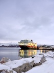 Die Hurtigruten in Kirkenes mittags um 12Uhr